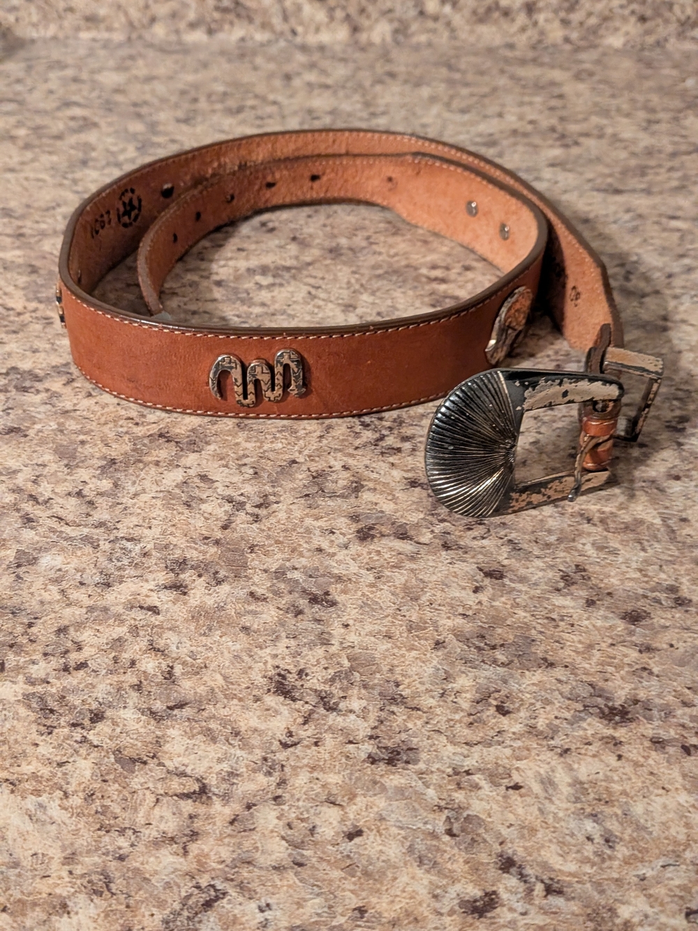 '90s Vintage Silver Creek Brown Leather Western Belt with Silver Concho Buckle